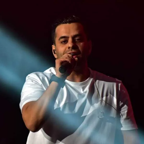 دانلود آهنگ از دریا نترسانم که من در قلب تو جان میدهم