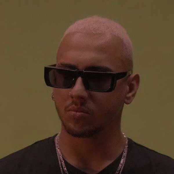 دانلود آهنگ عقب جلو فیس و بدن صد از صد دانلود آهنگ عقب جلو فیس و بدن صد از صد