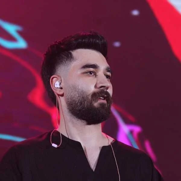 دانلود آهنگ من هنوزم سر تو بی جنبه ام