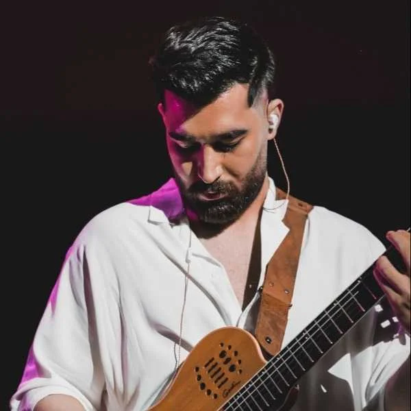 دانلود آهنگ انگار قسمت نبود اسمت کنار اسمم بیاد