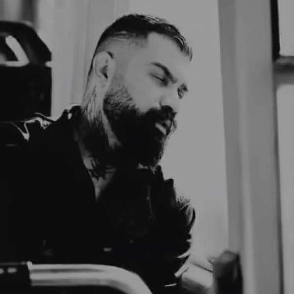 دانلود آهنگ ولی تا پای مرگم عاشقتم فلانی دانلود آهنگ ولی تا پای مرگم عاشقتم فلانی