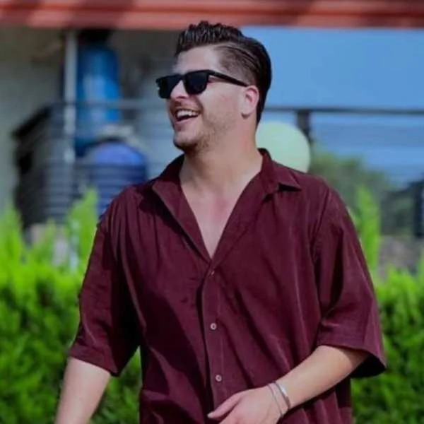 دانلود آهنگ دیوونه میشم برام میخندی