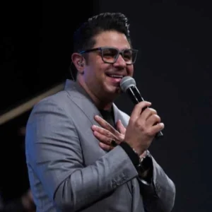 آهنگ دوباره پشت گریه های بی تو پنهانم