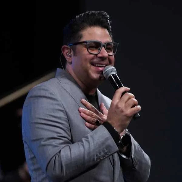 دانلود آهنگ دوباره پشت گریه های بی تو پنهانم