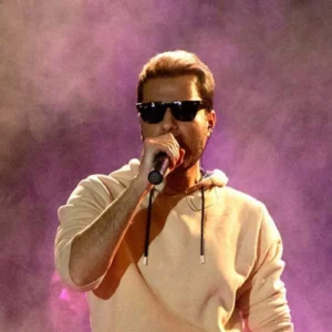 آهنگ یه روز که حرف عشق وا شد دلت تنهای تنها شد