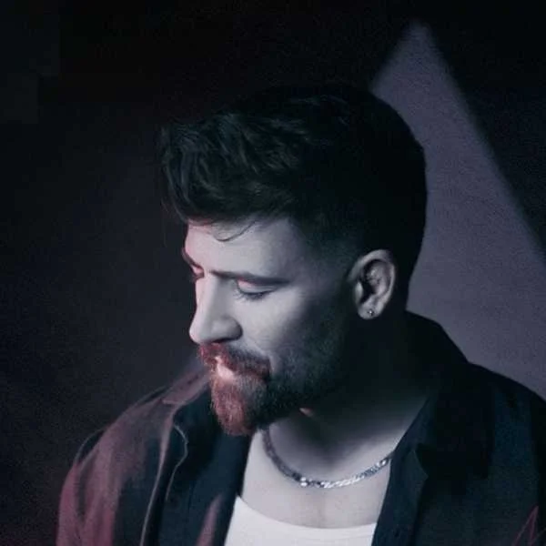 دانلود آهنگ تو رگ و ریشمی تو هر شرایط بدی پیشمی