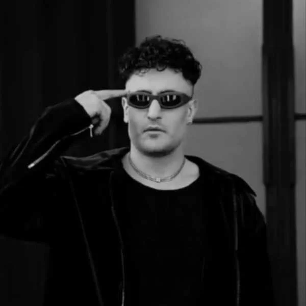 دانلود آهنگ بی تو مثل یه کبریتی که تو آب افتاده تنم یخ کرده