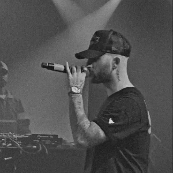 دانلود آهنگ آرتا هر عشقی میمیرد