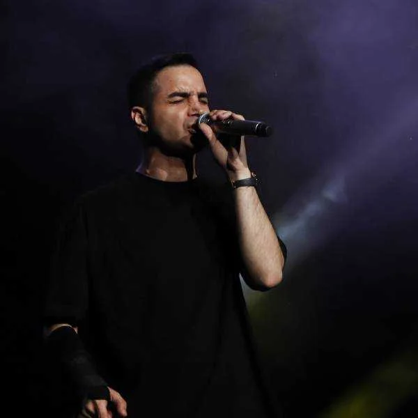 دانلود آهنگ بی تو بد بینم به جاده به کسی که توی راهه