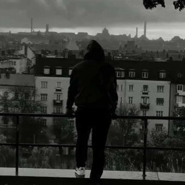 دانلود آهنگ میدونم دلت مثل من پره