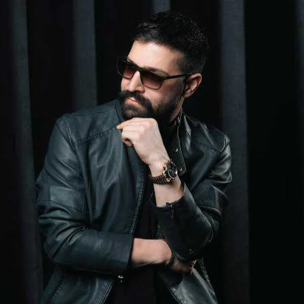 دانلود آهنگ از اونی که گفتی با همه فرق داشت چه خبر دانلود آهنگ از اونی که گفتی با همه فرق داشت چه خبر