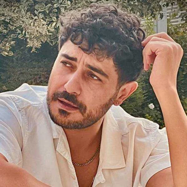 دانلود آهنگ من همه رو دور زدم تا دورت بگردم دانلود آهنگ من همه رو دور زدم تا دورت بگردم