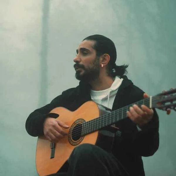 دانلود آهنگ اگه واست گل بیارم رو غرورم پا بذارم