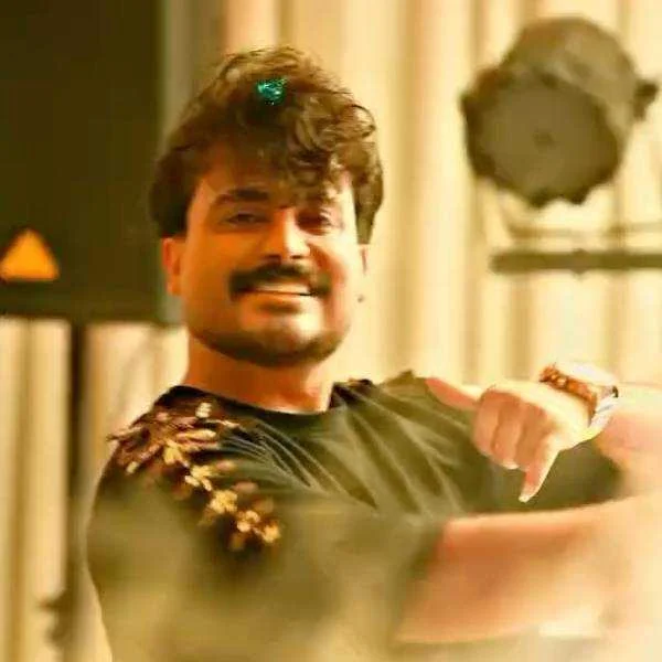 دانلود آهنگ پادشاه زندگیم نفسم و تو دلیم تویی