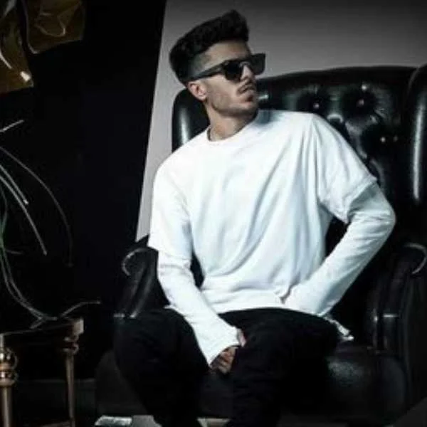 دانلود آهنگ دارم از دردت میپیچم به خودم