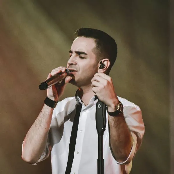 دانلود آهنگ محسن یگانه خاطره بازی