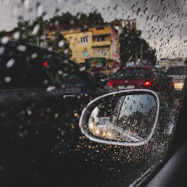 دانلود آهنگ میباره بارون تو نیستی بغلم