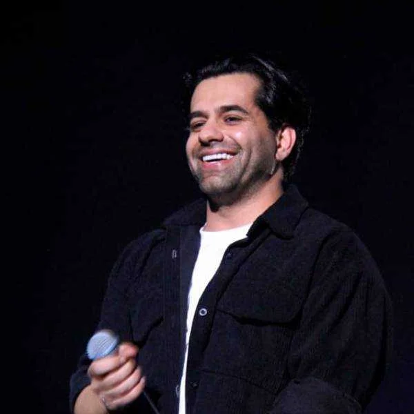 دانلود آهنگ چه بی رحمانه زیبایی بتاب ای ماه رویایی به راهم