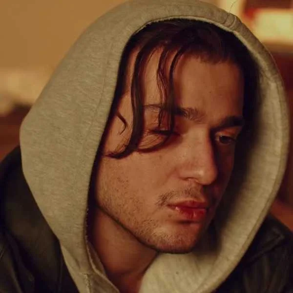 دانلود آهنگ یه شب از قصد رفتم تنها شی دیدم حالت خوبه