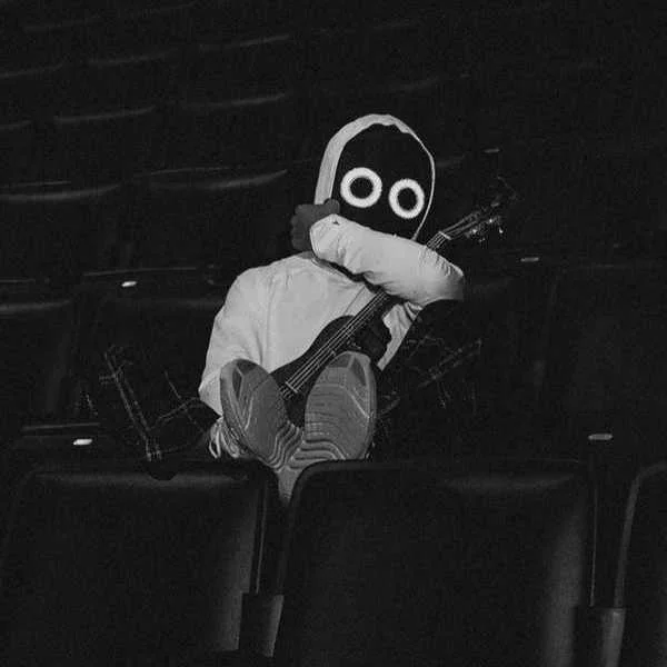 دانلود آهنگ شنیدم که چون قوی زیبا بمیرد