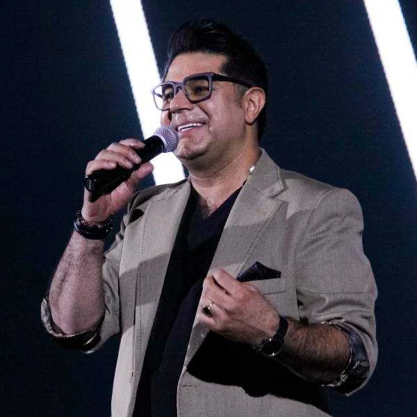 دانلود آهنگ زخمی عشقی وطنم باید صدایت بزنم