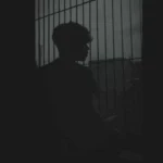 موج دریا زده را تنگه ساحل قفس است