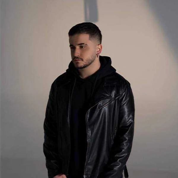 دانلود آهنگ نگرانت میشم هنوز تا یه بارون میاد