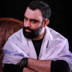 مداحی مادر انداخته گردن من این مدال نوکریو