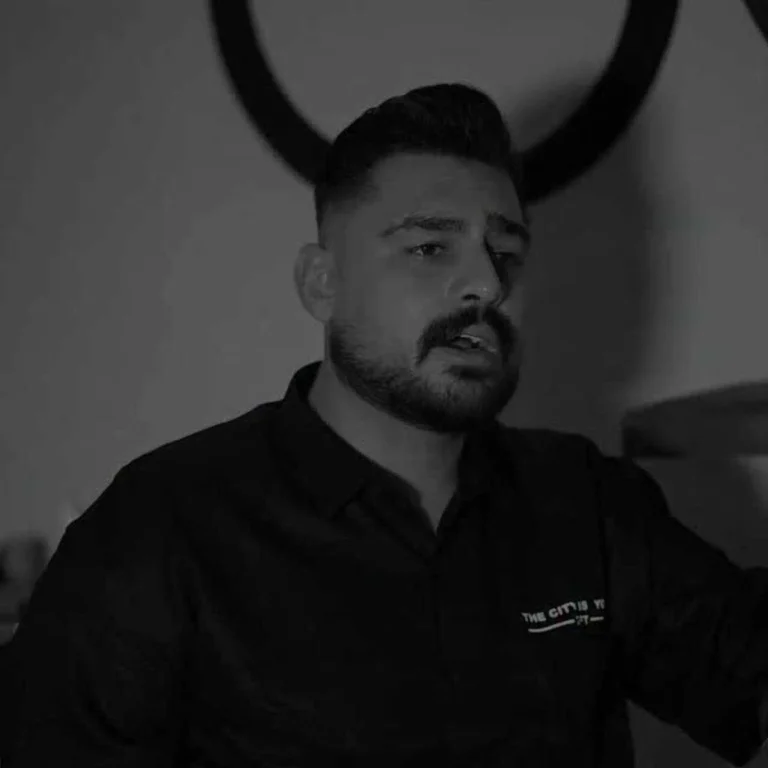 دانلود آهنگ زیر پنج ۵ از روح الله کرمی دانلود آهنگ زیر پنج ۵ از روح الله کرمی