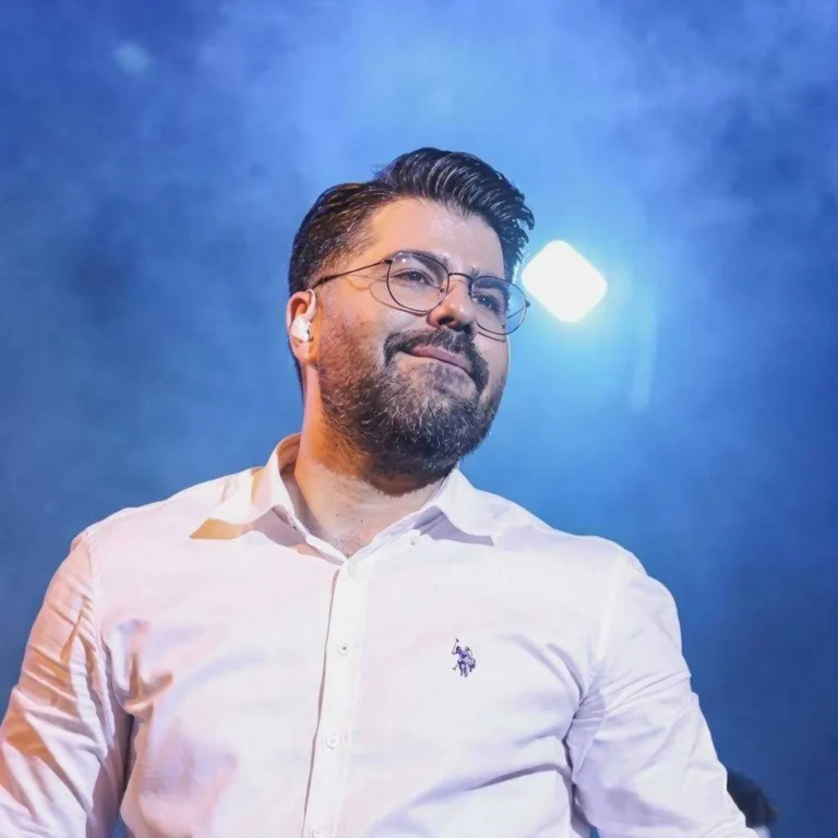 دانلود آهنگ حامد همایون کنارم باش